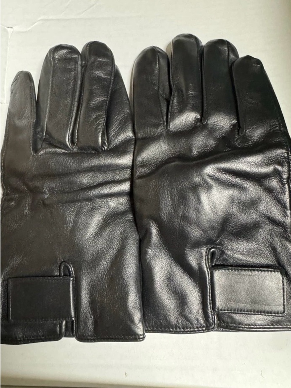 Men's Black Leather Wrist-Tab Gloves